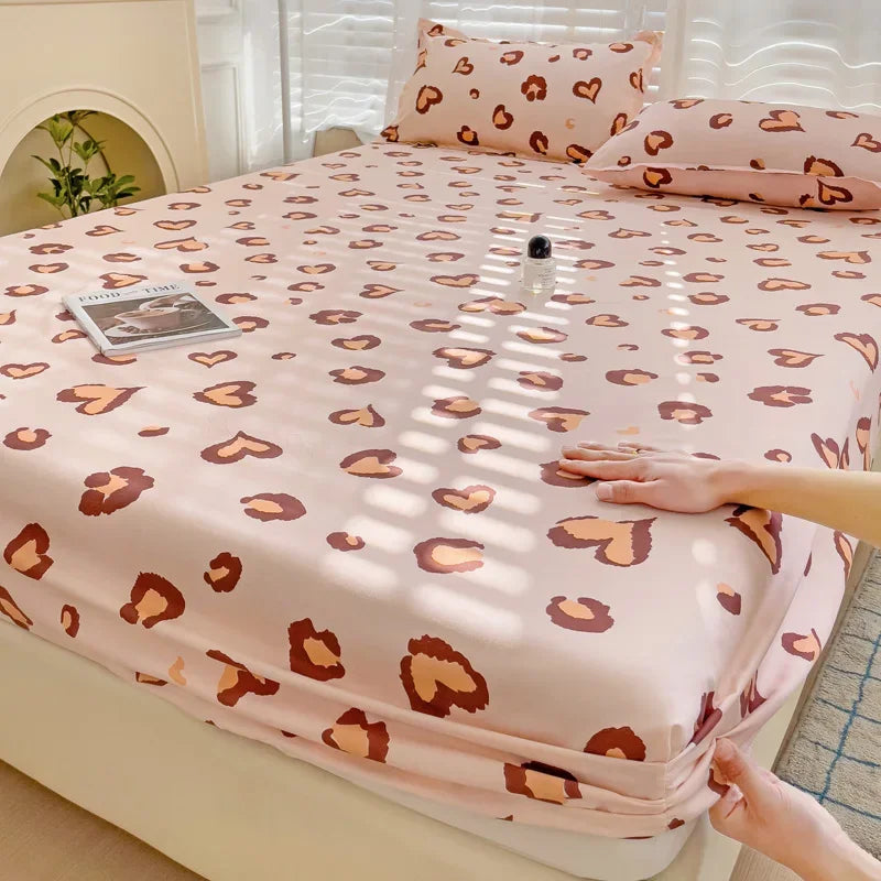 Polyester Cute Bear Bedding Fitted Sheet Elastic Band Around Mattress Cover Twin Full Queen King Bed Cover Protector Bedspread